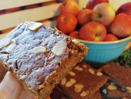 Apfel Karotten Nusskuchen